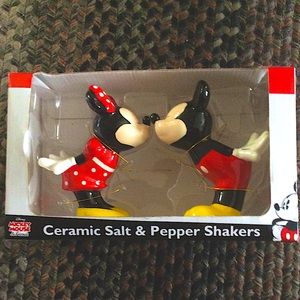 Disney Mickey and Minnie Salt & Pepper shakers